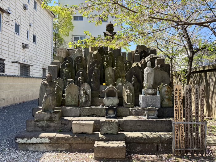 江東区　道本山 東海院 霊巌寺　慰霊地蔵尊群