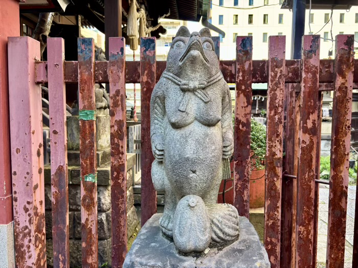 千代田区 柳森神社 たぬき像