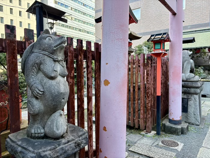 千代田区 柳森神社 たぬき像