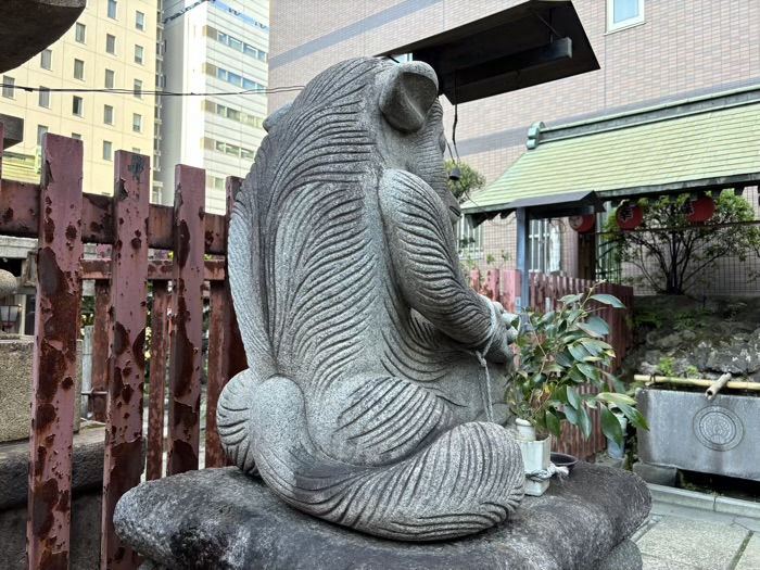 千代田区 柳森神社 たぬき像
