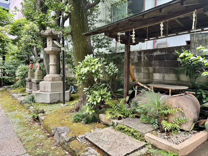 新川　於岩稲荷田宮神社
