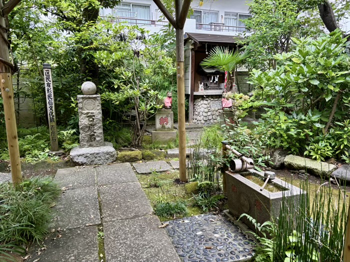 新川　於岩稲荷田宮神社