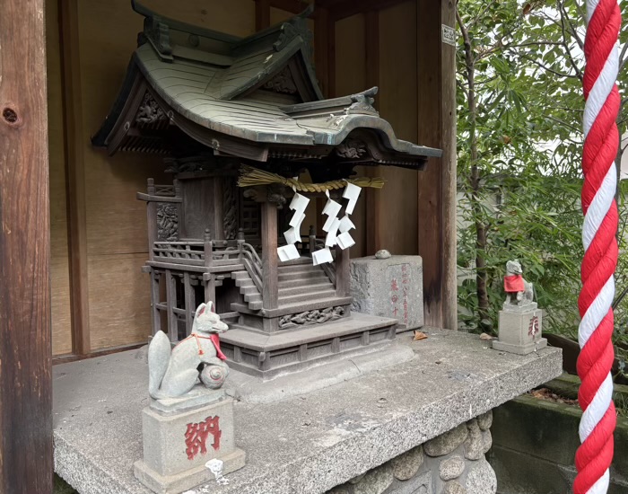 新川　於岩稲荷田宮神社　白狐社
