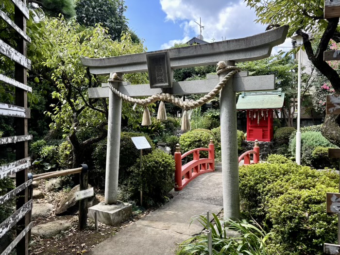 世田谷　松原菅原神社　弁天池と厳島神社
