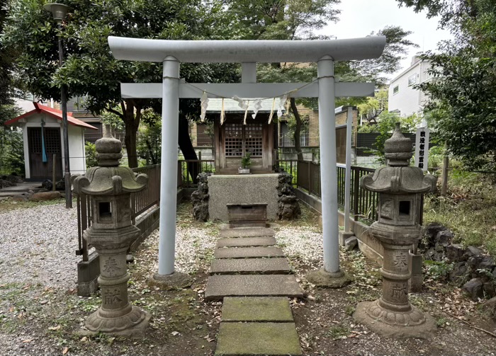 世田谷 駒留八幡神社 戦没者慰霊殿