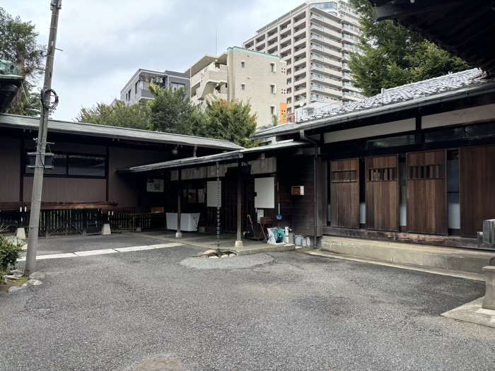 世田谷 駒留八幡神社 社務所